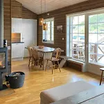 2 Bedroom Cozy In Apartment Stranda (More og Romsdal)
