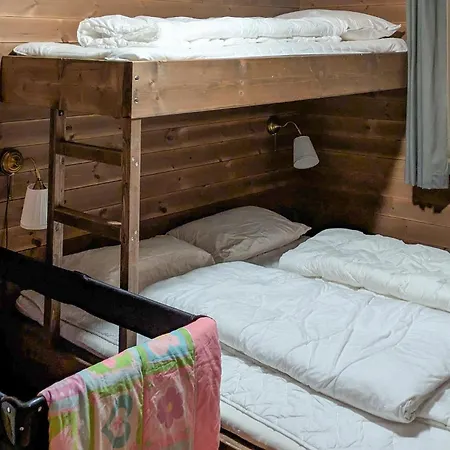 2 Bedroom Cozy In Apartment Stranda (More og Romsdal)